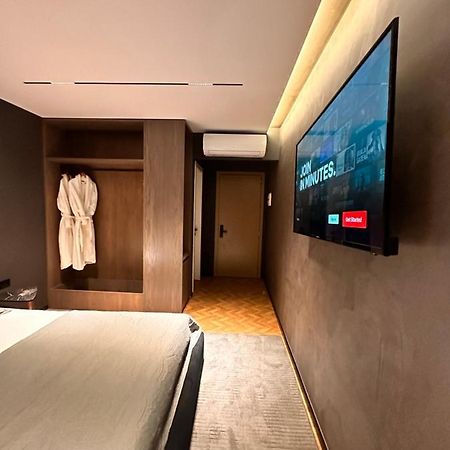 Agate Hotel Self Check In ティラナ エクステリア 写真