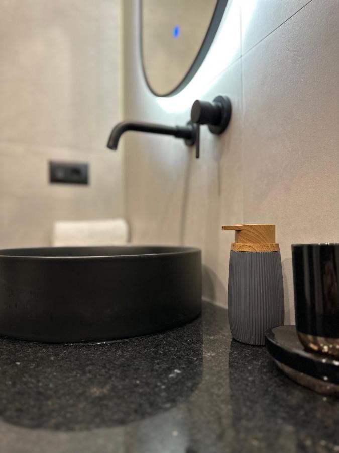 Agate Hotel Self Check In ティラナ エクステリア 写真