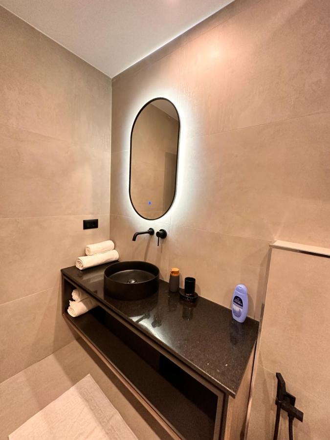 Agate Hotel Self Check In ティラナ エクステリア 写真