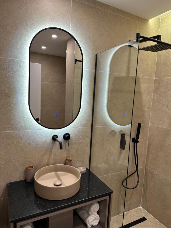 Agate Hotel Self Check In ティラナ エクステリア 写真