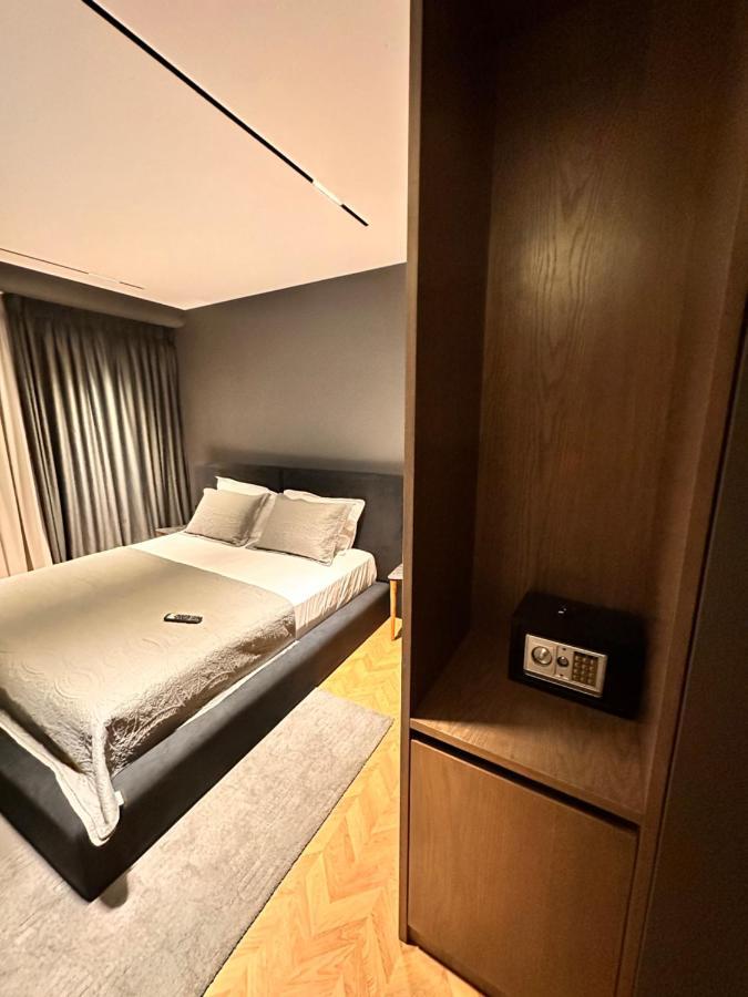 Agate Hotel Self Check In ティラナ エクステリア 写真
