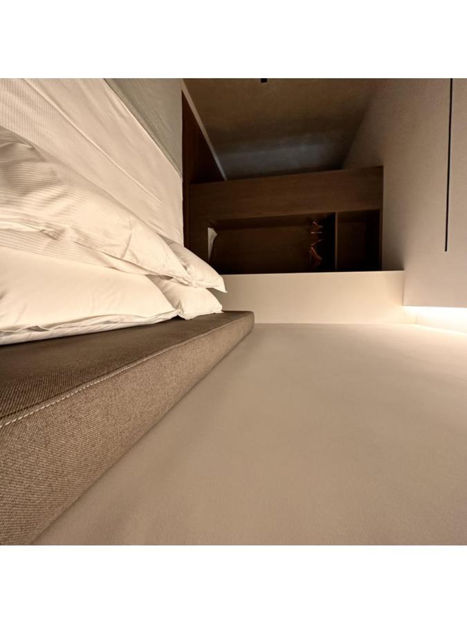 Agate Hotel Self Check In ティラナ エクステリア 写真