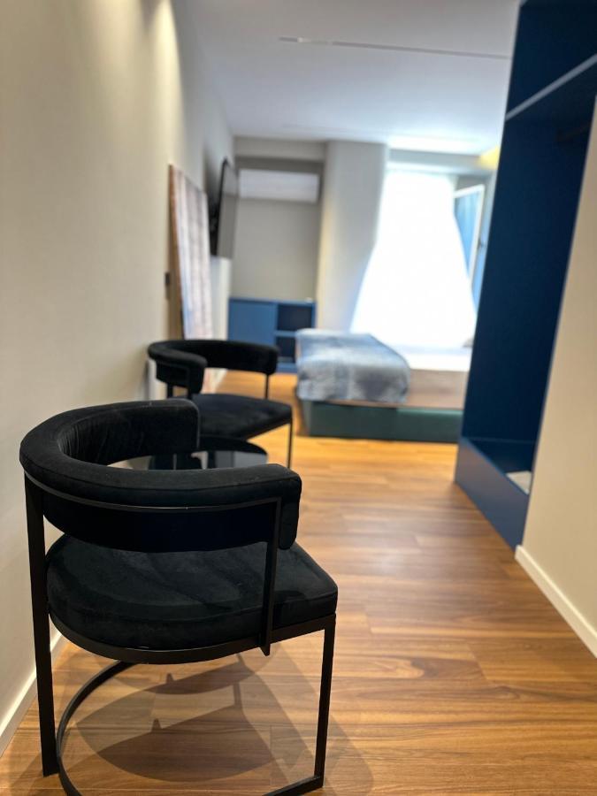 Agate Hotel Self Check In ティラナ エクステリア 写真