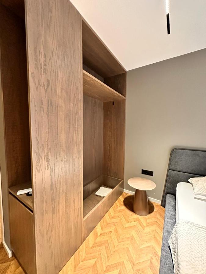 Agate Hotel Self Check In ティラナ エクステリア 写真